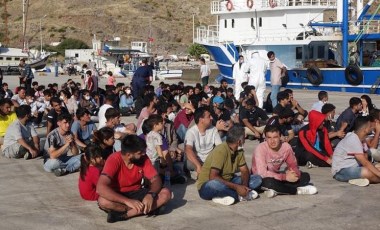 İtalya'ya kaçmak isteyen göçmenler yakalanarak Türkiye'ye geri getirildi