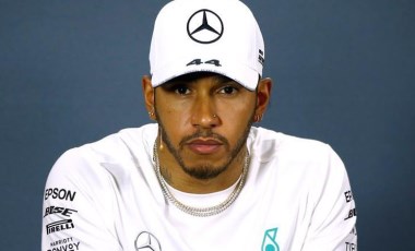 İngiliz pilot Lewis Hamilton, 2023 yılına kadar Mercedes'te