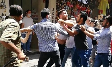 Eminönü'nde ortalığın savaş alanına döndüğü esnaf kavgası kamerada