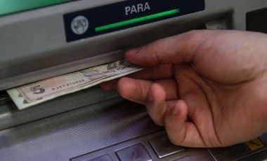 Eskişehir'de ATM'ye düzenek yerleştirip banka kartlarını kopyalayan 2 şüpheli yakalandı