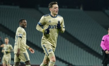 Fenerbahçeli Mesut, EURO2020'de finale kalan İngiltere'yi kutladı