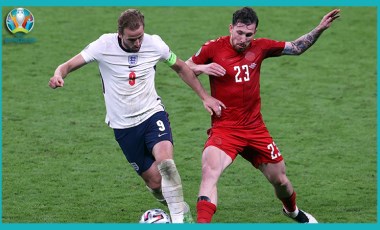 EURO 2020'de İngiltere - Danimarka maçında sahadaki ikinci top iddiası