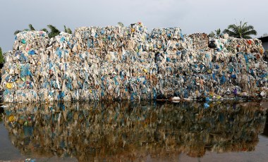 Yasak iki ay dayanabildi: Plastik atık ithalatı yeniden başlıyor