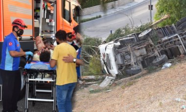 İzmir'de feci kaza: 2'si ağır 3 yaralı