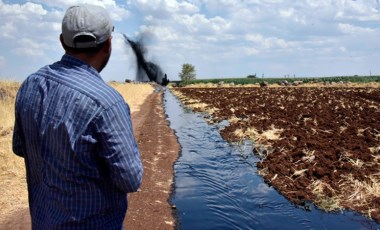 Şanlıurfa'da boru hattı delindi; ham petrol metrelerce fışkırdı