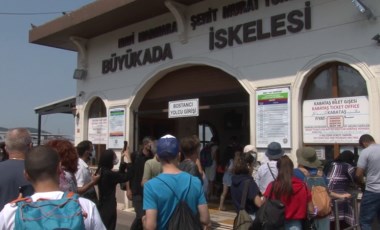 Büyükada İskelesi’ndeki yoğunluk havadan görüntülendi