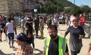 Sinop Ayancık'ta panik anları! 'Çöküyor, köprüyü boşaltın'