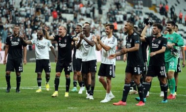 Beşiktaş - Çaykur Rizespor maçında mültecilere protesto