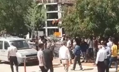 Şırnak'ta bahçe duvarının yıkımı sırasında patlama: 3 yaralı