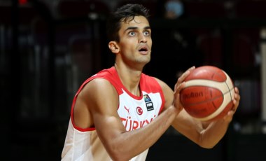 NBA Yaz Ligi'nde Ömer Faruk Yurtseven'den Atlanta Hawks'a 21 sayı