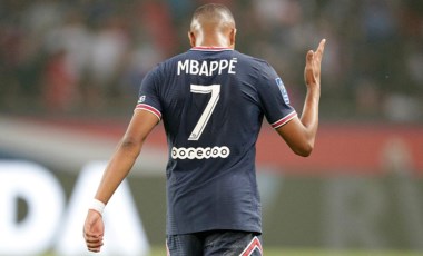 PSG - Strasbourg maçında, taraftarlar Kylian Mbappe'ye tepki gösterdi