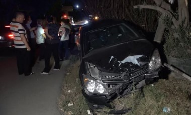 Arnavutköy'de 2 otomobilin çarpıştığı kazada anne ve 2 oğlu yaralandı