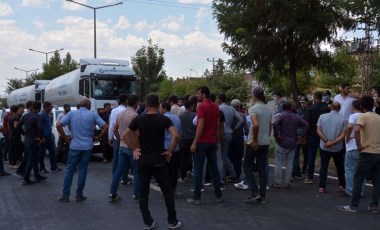 Elektrik kesintilerini protesto eden çiftçiler yol kapattı