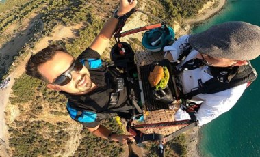 Yamaç paraşütü yapan aşçı havada hamburger hazırladı