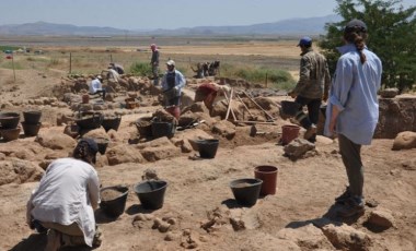 Zincirli Höyük'te, Demir ve Orta Çağ eserleri bulundu