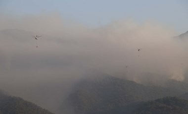 Kazdağları'ndaki yangına hava müdahalesi yeniden başladı