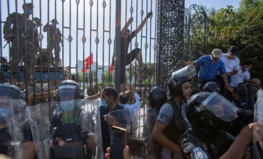 Tunus'ta Meclis'in yetkileri 'ikinci bir karar alınana kadar' donduruldu