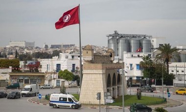 Tunus'ta vekillere gözaltı furyası