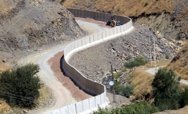 İran sınırına 43 kilometre beton duvar örüldü