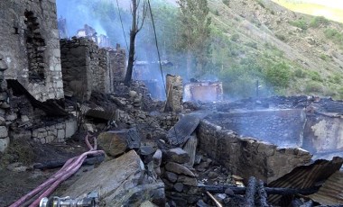 Artvin'deki yangında 33 ev kullanılamaz hale geldi