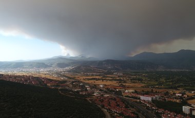 Muğla’da yükselen dumanlar gökyüzünü griye boyadı