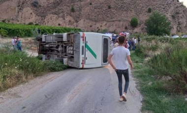 Manisa'da tarım işçilerini taşıyan midibüs devrildi: 5 yaralı