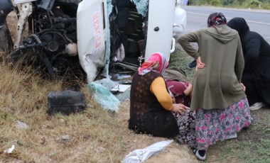 Bolu'da TIR işçi servisine çarptı: 13 yaralı