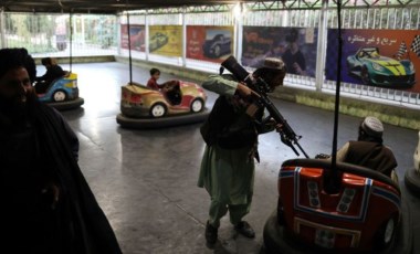 Taliban, Kabil'deki lunaparkta çarpışan arabalara bindi