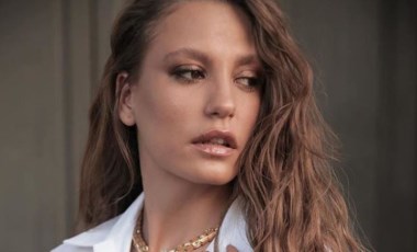 Serenay Sarıkaya yeni proje haberini resmen duyurdu: 'Geliyor gelmekte olan'