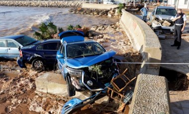 İspanya’da sel felaketi... Araçlar denize sürüklendi, 5 bin ev elektriksiz kaldı