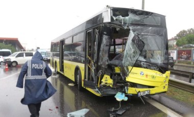 Maltepe'de İETT otobüsüyle kamyonet çarpıştı; D-100 kapandı