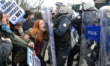 Protesto hakkını kullanan öğrenciler yurttan atıldı, bursları kesildi