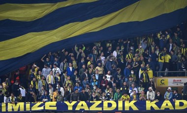 Fenerbahçe'de tribünlerden oyunculara ıslıklı tepki