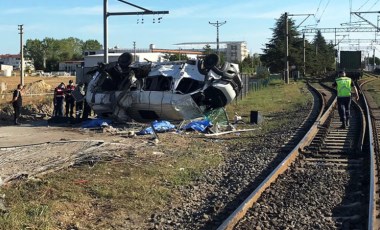 Son dakika... Tekirdağ'da yük treni minibüse çarptı: 6 ölü