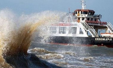 Gökçeada feribot seferlerine fırtına engeli