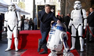 Star Wars oyuncusu Mark Hamill sadece adını tweetleyerek binlerce beğeni aldı