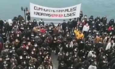 Kabataş Erkek Lisesi öğrencilerinden skandal olaya anlamlı tepki