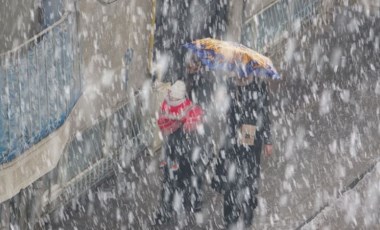 İstanbul'un yüksek kesimlerinde kar yağışı etkili oluyor