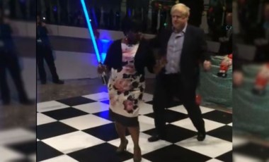 Boris Johnson'ın dansı gündem oldu