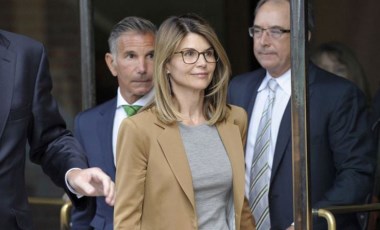 Ünlü oyuncu Lori Loughlin'in 1 milyon dolarlık mücevherleri çalındı