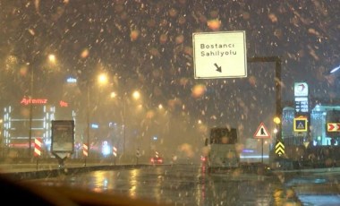 İstanbul'da kar yağışı etkisini artırdı