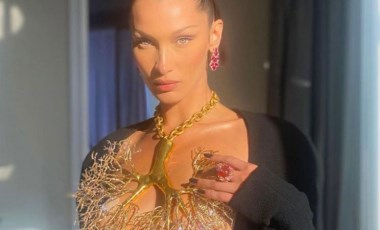 Bella Hadid sarma sardı, sosyal medyada gündem oldu