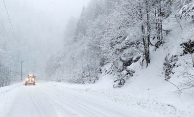 Karadeniz'de kar esareti; 1644 köy ve mahalle yolu kapandı, okullar tatil