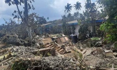 Tonga'ya yanardağ patlamasından 5 gün sonra ilk yardım uçağı indi