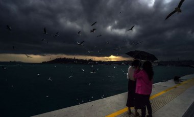 Kar İstanbul'a giriş yaptı: Boğaz hattında hava kapkara!