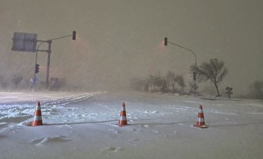 Konya'da kar nedeniyle kara yolları trafiğe kapatıldı