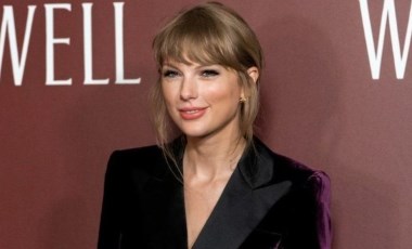 Taylor Swift için 'Şarkılarını kendisi yazmıyor' diyen Damon Albarn tepki sonrası özür diledi