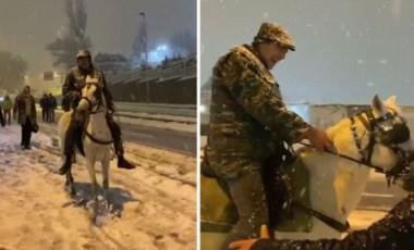 Beyoğlu'nda yollar kapanınca atla gezmeye çıktı