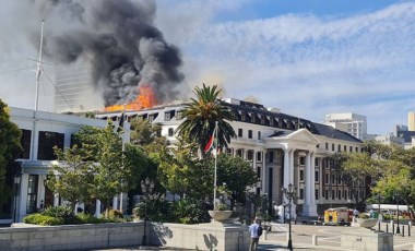 Güney Afrika Parlamentosu'nda art arda yangın