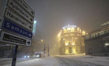 Başkent Ankara kar yağışına teslim: Mansur Yavaş uyardı